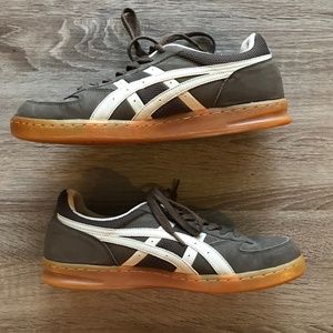 vintage style sneakers